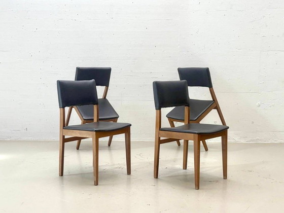 Houten stoelen uit het midden van de 20e eeuw met zwarte bekleding, jaren 60. – Eetkamerstoelen, Wood (photo 8 of 14)