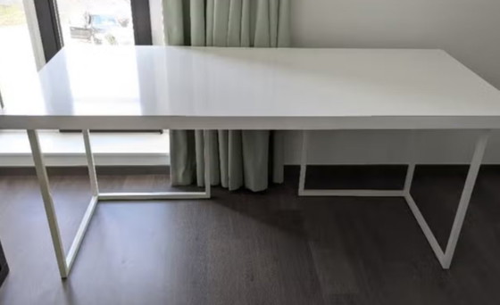 Tavolo da pranzo bianco con base in metallo, Habitat, Scrivanie, Altro, Modern (foto 6 di 6)