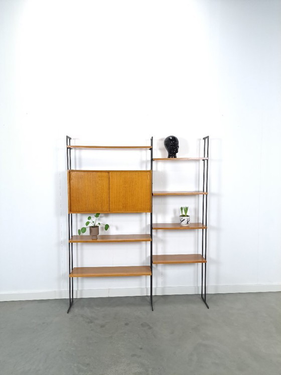 Image 1 of Parete componibile Omnia, Hilker, teak e acciaio nero con ripiani e mobiletto