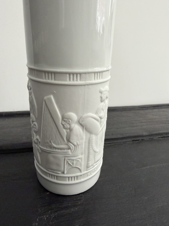 Special KPM Bavaria porcelain vase – “Konzert Im Alten Ägypten” – relief (model 1092/21) (photo 7 of 10)