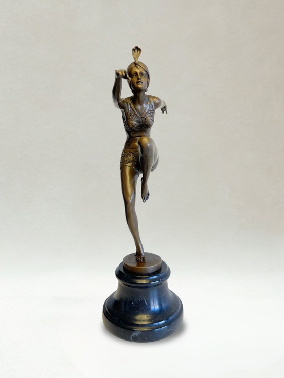 Image 1 of Art Deco sculptuur – Danseres in beweging – Decoratief brons – Gesigneerd F. Paris – 38 cm