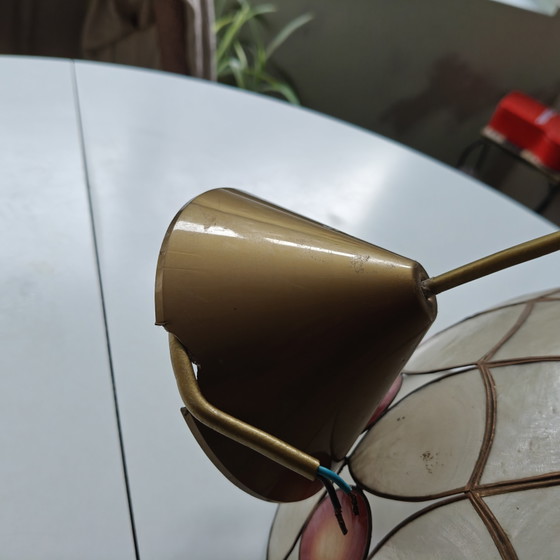 Image 1 of Suspension vintage en coquillage de Capiz avec couronne florale – années 1970