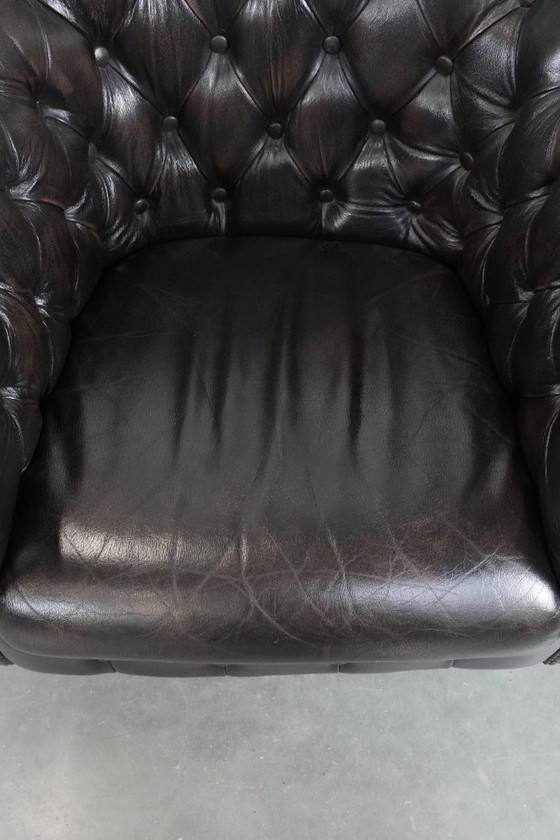 Image 1 of 2 sillones club Chesterfield de piel de vacuno oscura de estilo inglés
