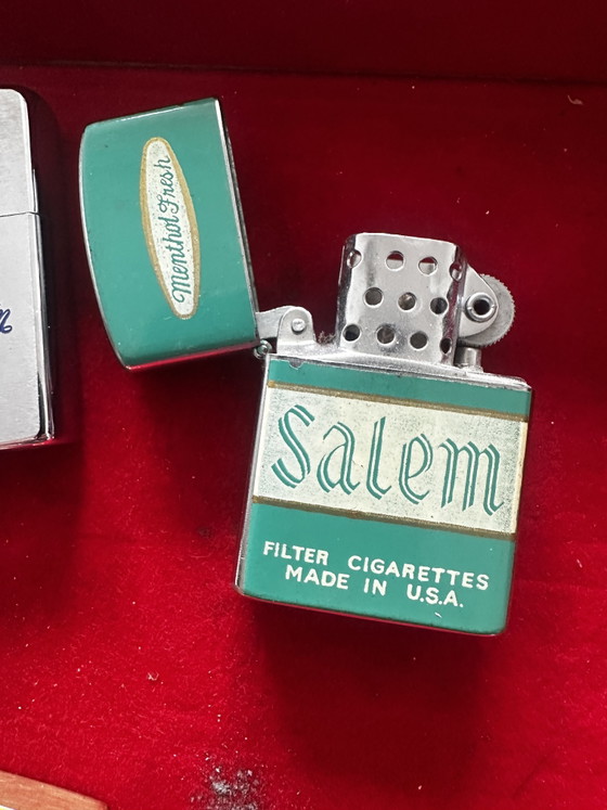 Image 1 of 9 vintage, stormbestendige benzineaanstekers met reclame-uitingen, gemaakt in de VS en Japan, waaronder 1 Zippo.