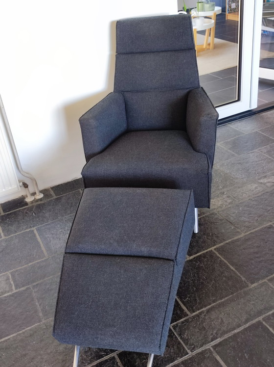 Image 1 of Modèle en stock, fauteuil Solo avec repose-pieds.