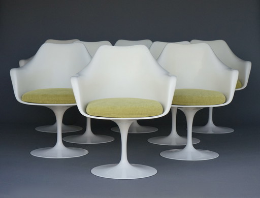 vintage Tulip Chairs by Eero Saarinen for Knoll International. 1960s