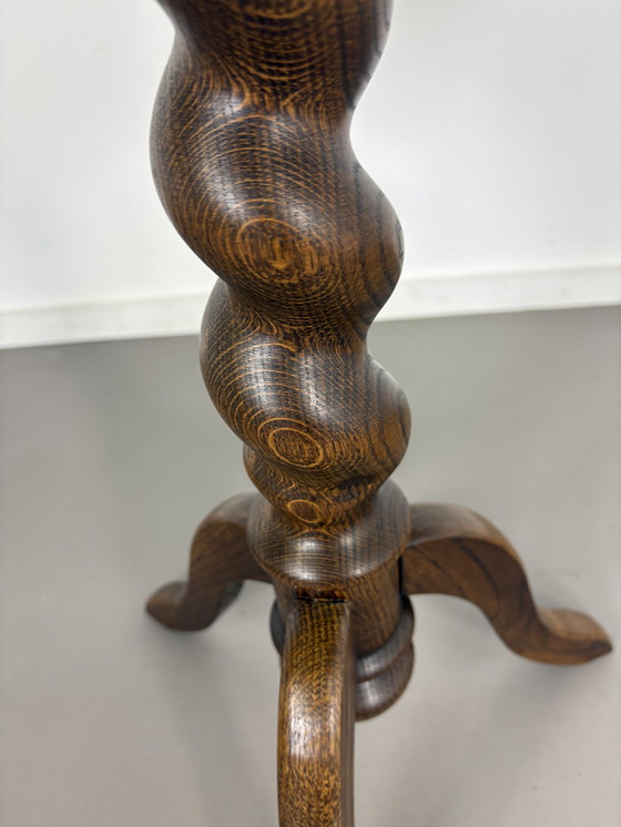 Image 1 of Vintage gedraaide eiken bijzet plantentafel
