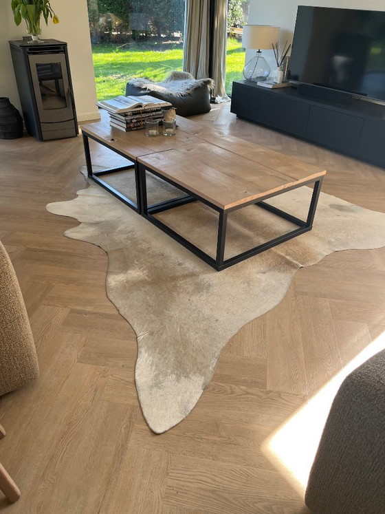 Image 1 of Coffee table set with tablecloth