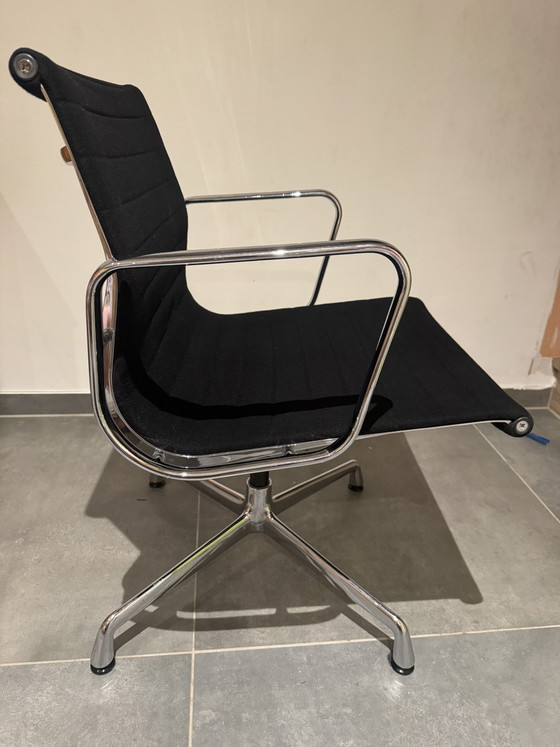 Eames aluminum chair Herman Miller Vitra EA107 – Office chairs, Textile, Aluminium (photo 7 of 7)
