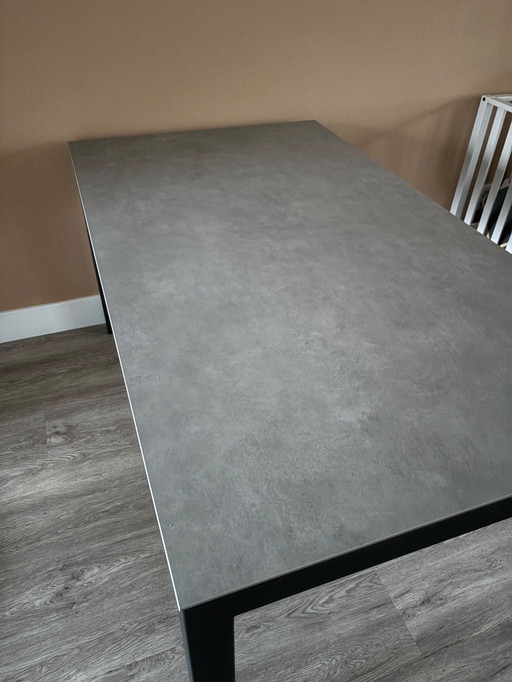 Bert Plantagie – dining table ‘Pedro’ + 4 chairs ‘Tara’