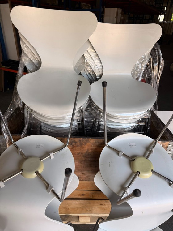 Image 1 of 34x Chaise Butterfly de Fritz Hansen, par Arne Jacobsen