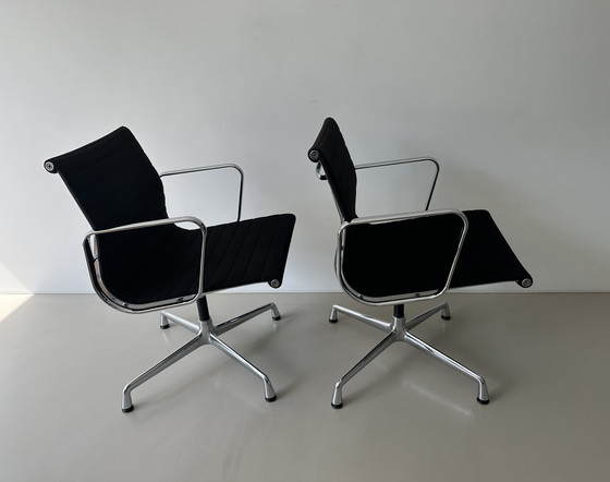 Image 1 of Silla de reunión giratoria Vitra EA108