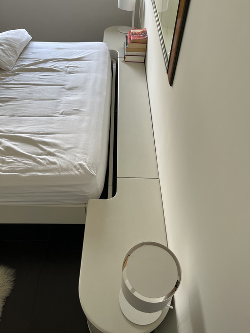 Auping Auronde back wall