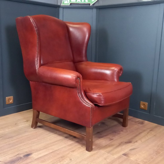 Image 1 of Grande poltrona inglese con ala a sbalzo rivestita in pelle di pecora