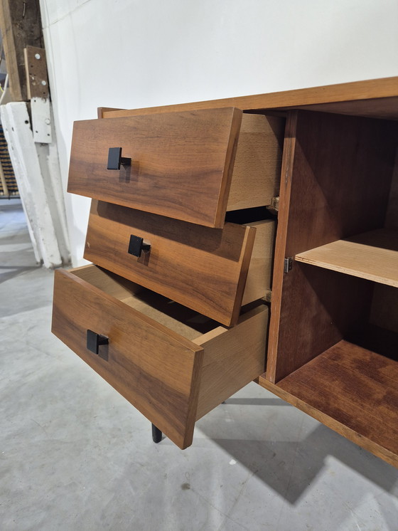 Image 1 of Buffet du milieu du siècle