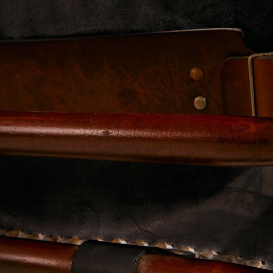 Image 1 of Poltrona e pouf in pelle di vitello ungherese, set da 2