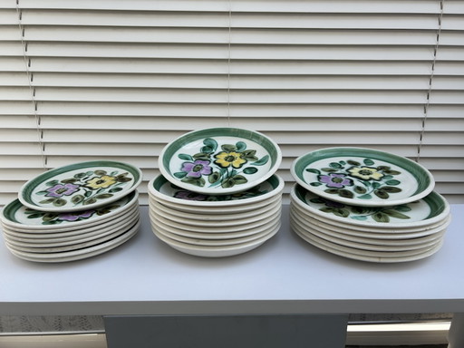 28 Plates