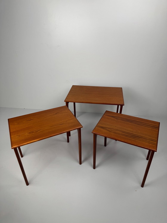 Image 1 of Juego de mesas nido de teca danesa - Elegancia de mediados de siglo