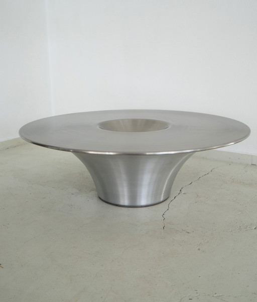 Table basse Alien de Yasuhiro Shito