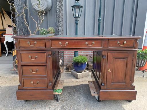 Klassiek Bureau, Schrijftafel, Desk, Met Lederen Inleg Afm. 150x75cm En 80cm Hoog.