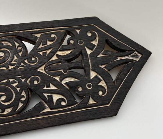 Image 1 of Relieve mural etnográfico tallado a mano, madera oscura, totalmente calado.