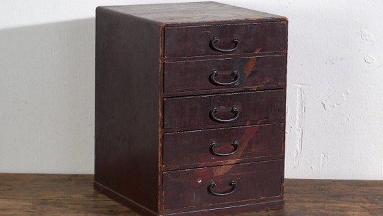 Antico kodansu giapponese laccato con cinque cassetti – Giappone, circa 1900 – Cassettiere, Iron (photo 3 of 40)
