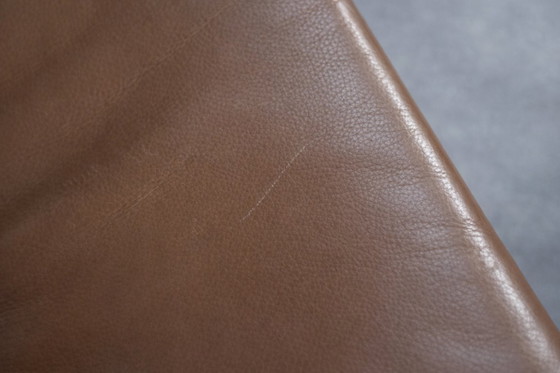 Image 1 of Fauteuil pivotant et repose-pieds en cuir marron, style danois moderne vintage, années 1970, ensemble de 2