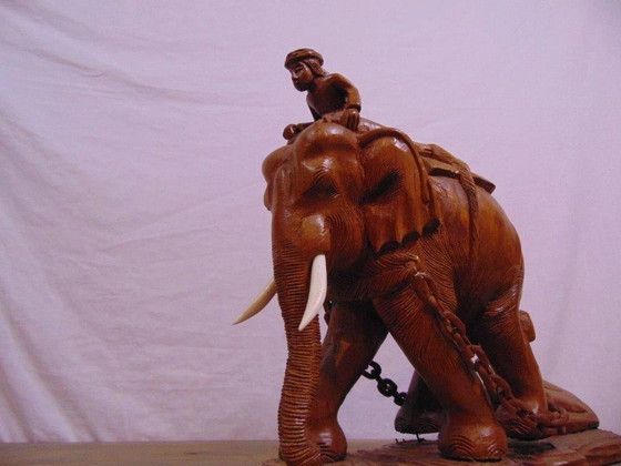 Image 1 of Elefante intagliato a mano dall'Indonesia