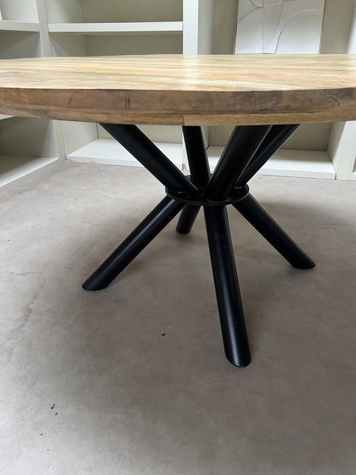 Table de salle à manger ronde en bois de manguier naturel de 150 cm avec pieds en acier