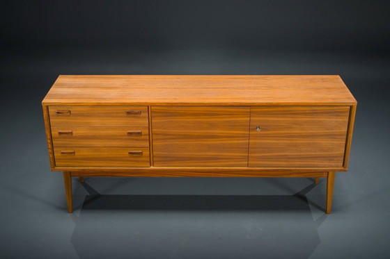 Image 1 of Buffet vintage en noyer, 1960