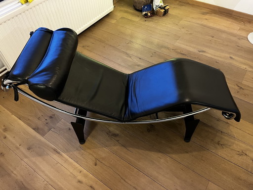 Hervorragende Nachbildung des LC4 Le Corbusier