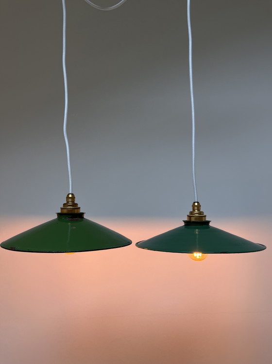 Image 1 of Due lampade a sospensione vintage in smalto verde.