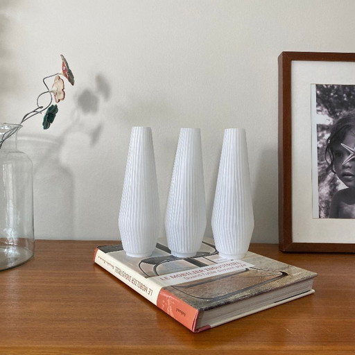 3 paralumi antichi a tulipano in vetro bianco rigato per lampada da parete/cappella