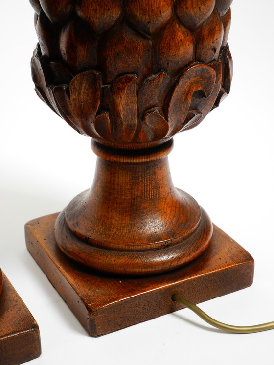 Image 1 of Pareja de grandes lámparas de sobremesa "Piña" de madera de pino teñida, muy decorativas, de estilo Mid Century Modern.