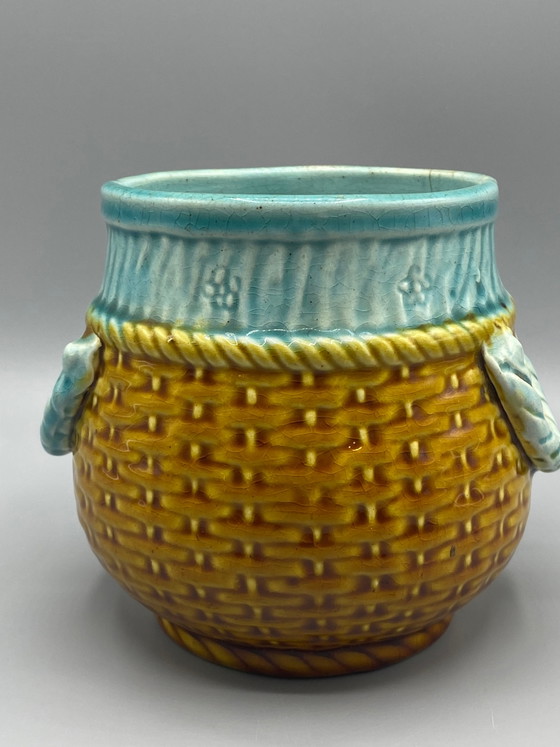 Antieke bloempot van slipware – vlechtwerk en reliëf met bloemenmotief – Art Nouveau – Decoratieve objecten (photo 3 of 9)