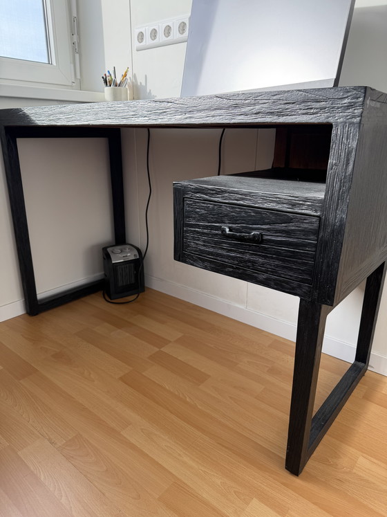 Image 1 of Black Desk “debe vivir” Black Panther