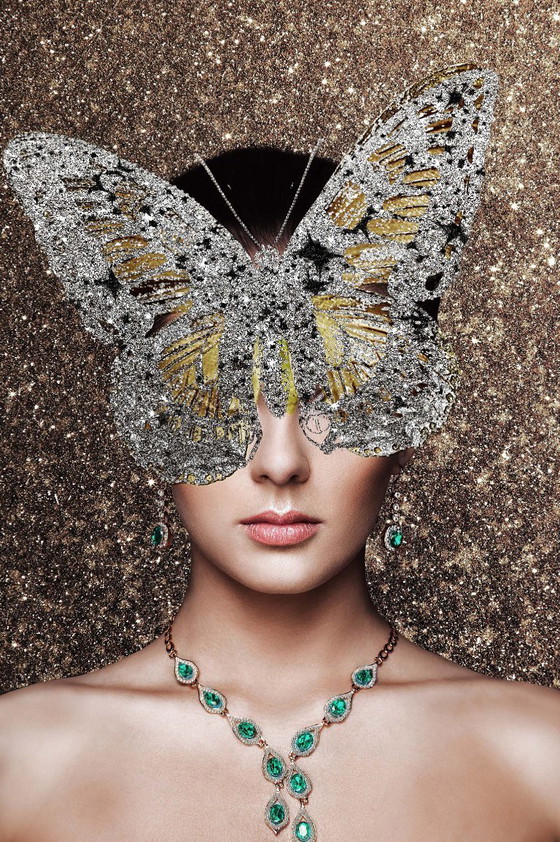 Image 1 of Volto di donna con fiori, farfalle e piume di pavone