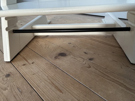 Image 1 of Stokke Tripp Trapp design houten kinderstoel meegroeistoel originele kleur wit 1e eigenaar met glijders