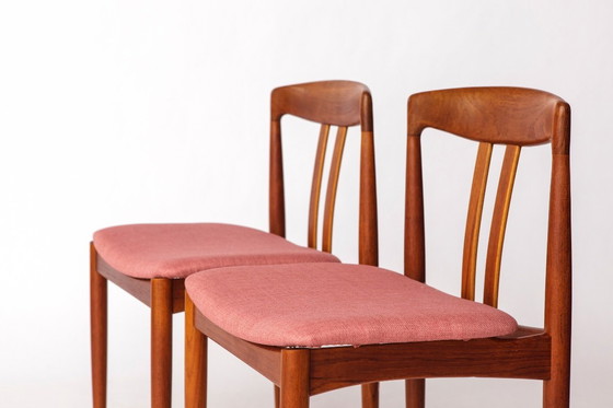 Image 1 of Pareja de sillas de comedor de teca Bramin - Dinamarca años 60 - Tapicería rosa - Moderno de mediados de siglo