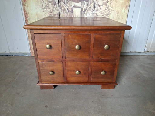 Klassiek Ladekastje, Bijzettafel, Salontafel, Lichte Gebruikssporen Afm. 62x62cm En 49cm Hoog. – ladekasten, Wood
