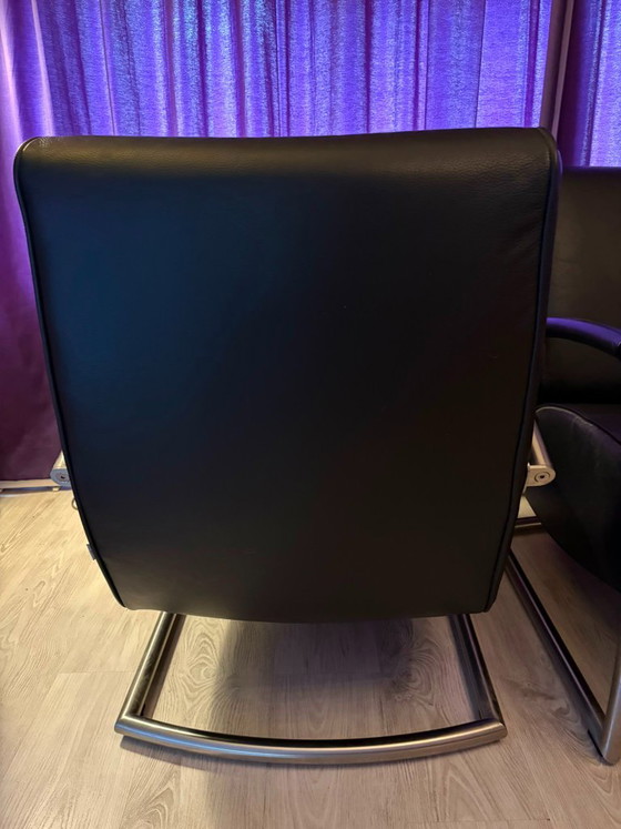 2 fauteuils Bree's New World en cuir noir et acier inoxydable – Leather, rvs (photo 3 of 6)