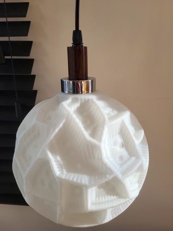 Image 1 of Lámpara colgante de vidrio opalino de Peill &amp; Putzler, presumiblemente