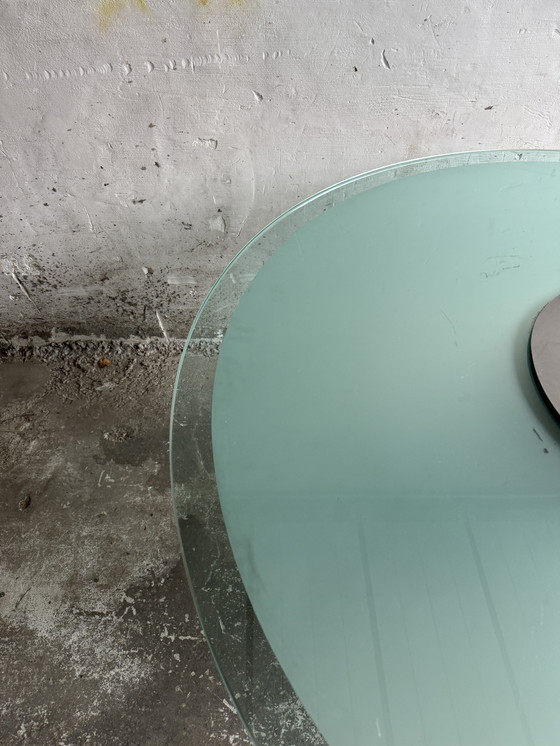 Image 1 of Table de salle à manger ronde en verre avec plateau central fixe - Industrial Modern, 1990