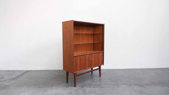 Image 1 of Mobiletto alto vintage "Bartels" in teak, stile metà secolo.