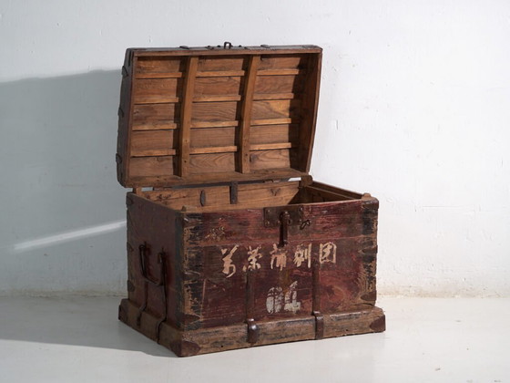 Baule antico rinforzato in ferro in legno di pino – Cina, circa 1900 – Armadi contenitori, Iron, Rustic (photo 31 of 40)