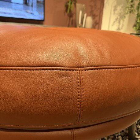 Leolux Rego – hockers en poefs, Leather, Calfskin (photo 2 of 2)