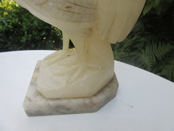 Image 1 of Figurine de coq cockrill fabriquée à la main en onyx blanc translucide ou en albâtre