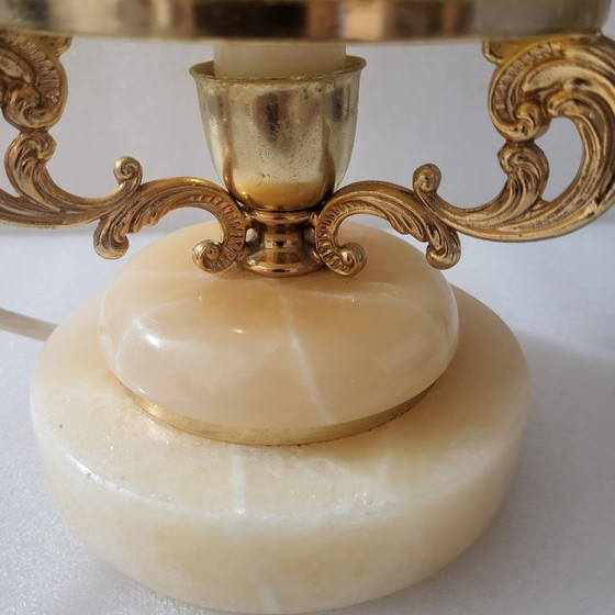 Image 1 of Lampe à poser en albâtre et laiton 