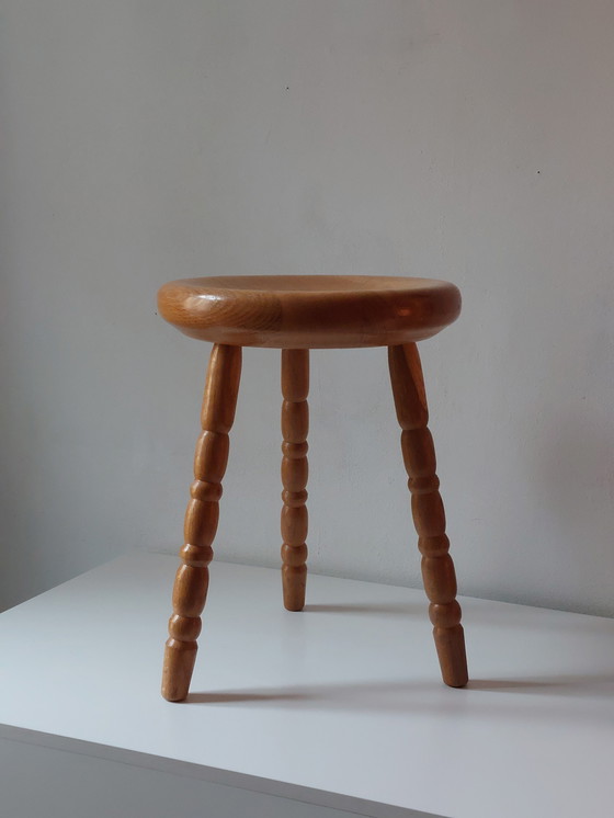 Image 1 of Sgabello vintage in legno di metà secolo, seduta spessa, gambe tornite