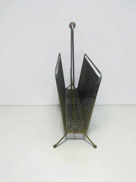 Vintage Newspaper Stand Brass & Black – Mid Century Magazine Rack with Wooden Handle | 1960s Design Magazine (photo 4 of 8)
